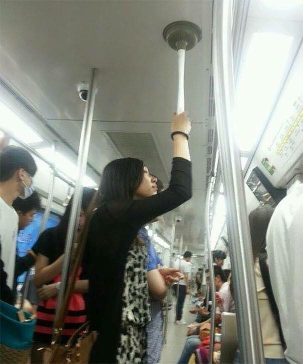 nhung hinh anh hai huoc chi co tren tau dien ngam tu chi gai thai rau toi pikachu tho tay om cot
