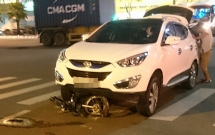 xe may nat bet duoi gam o to 2 thieu nu bi thuong nang