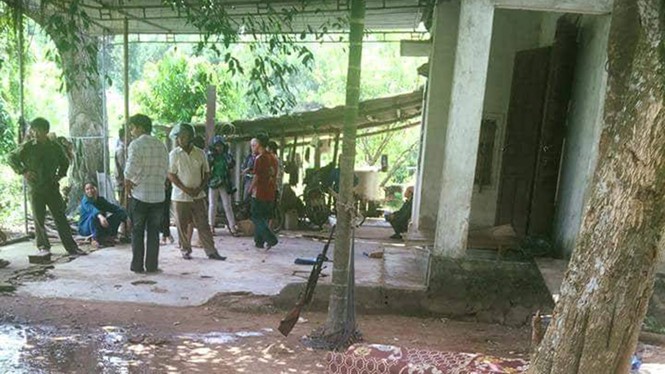 nghe an nam sinh lop 8 vo tinh ban chet ban chan trau roi tu sat trong ngoi nha hoang