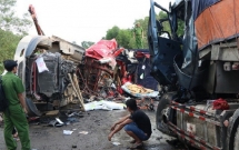 ha tinh xe container dau dau no lon 2 tai xe tu vong trong cabin