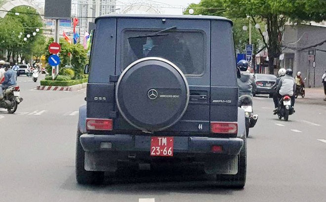 “Siêu xe” Mercedes gắn biển giả quân đội: Công an liên lạc nhưng tài xế không quay về để làm việc