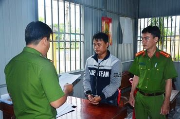 dong thap me vang nha be gai 14 tuoi bi cha duong hiep dam nhieu lan