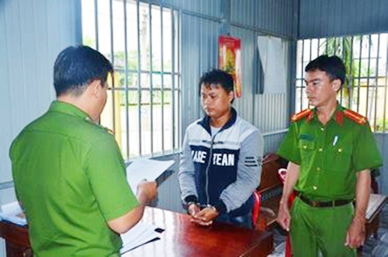 dong thap tranh thu vo vang nha bo duong nhieu lan ham hiep con gai 14 tuoi roi de doa giet chet neu tiet lo