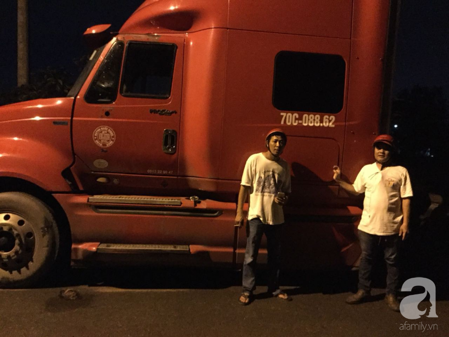 hi huu trom ca xe container khong lo roi vut dau xe mot cho than xe mot huong