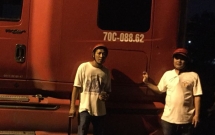 hi huu trom ca xe container khong lo roi vut dau xe mot cho than xe mot huong