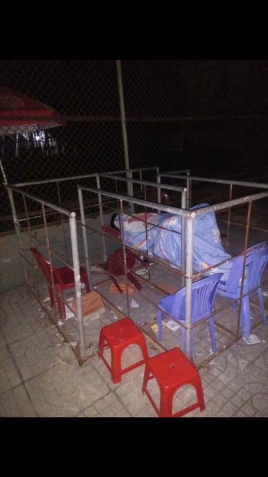 xep ghe dat gach de giu cho va li do dang sau khien nhieu nguoi bat cuoi thich thu