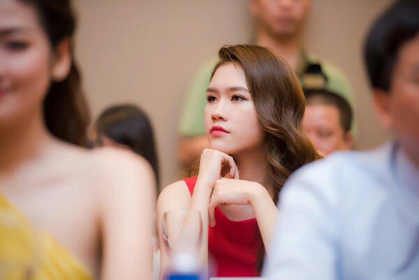 anh goi cam it thay cua vo dien vien minh tiep khi du thi hoa hau viet nam