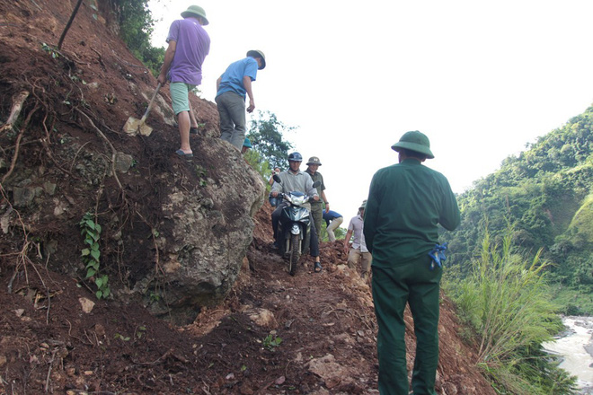 pha da thong tuyen duong vanh dai bien gioi nghe an sau bao lu