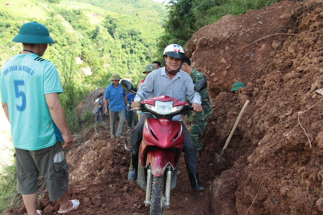 pha da thong tuyen duong vanh dai bien gioi nghe an sau bao lu