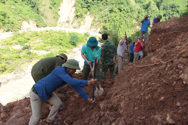 pha da thong tuyen duong vanh dai bien gioi nghe an sau bao lu