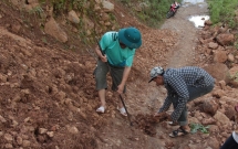 pha da thong tuyen duong vanh dai bien gioi nghe an sau bao lu