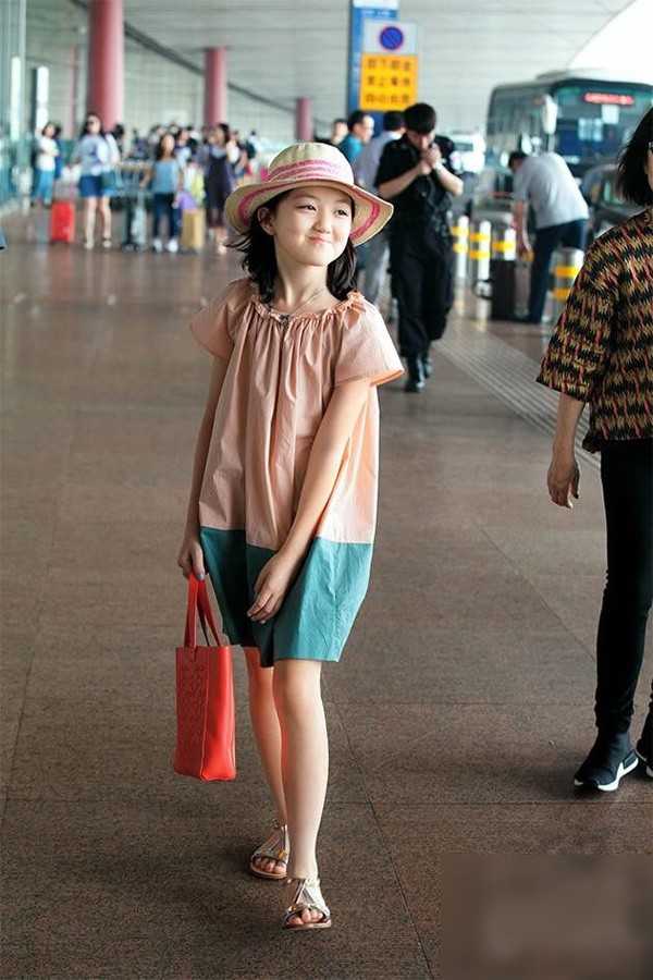 con gai 13 tuoi khuyet tat cua ly a bang cuoc song nhieu ton thuong va khac nguoi