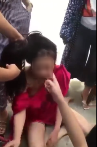 co gai tre bi danh ghen cat toc o quang ninh vo va me cua nguoi dan ong da nhac nho nhung ca 2 van lien lac