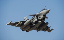 vi sao tt donald trump dua chien dau co rafale cua phap vao tam ngam
