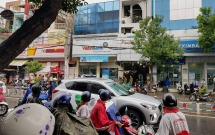 xong vao ngan hang o sai gon cuop 1 trieu dong cua khach nam thanh nien bi bat giu khi dang xoe tien ra dem