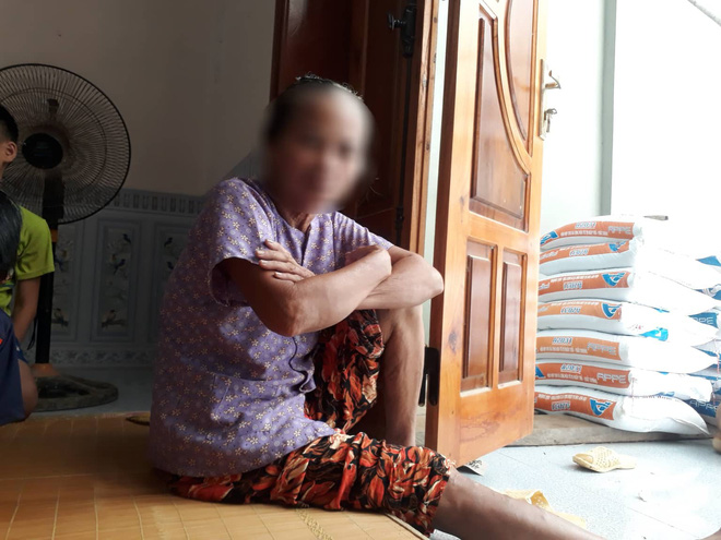 vo cua y si bi nghi de lay hiv cho hang loat nguoi o phu tho nhieu nguoi chua ro thuc hu da vao nha quay chup roi dang thong tin len mang