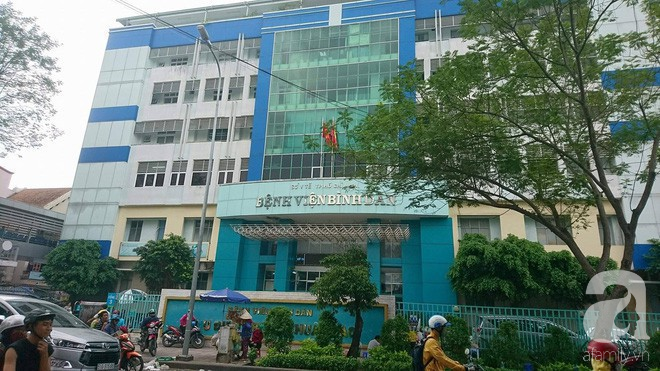 tuoc chung chi hanh nghe bac si benh vien binh dan dua nguoi phu nu ra ngoai phau thuat dan den tu vong