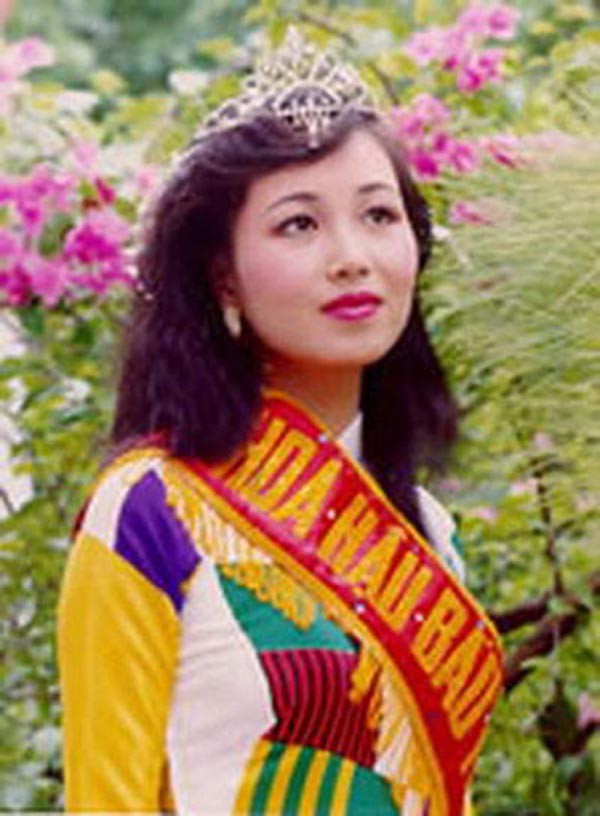 dieu kho tin sau dang quang cua 3 hoa hau viet bi an cap giai thuong khoc roi long mi va vuong mien