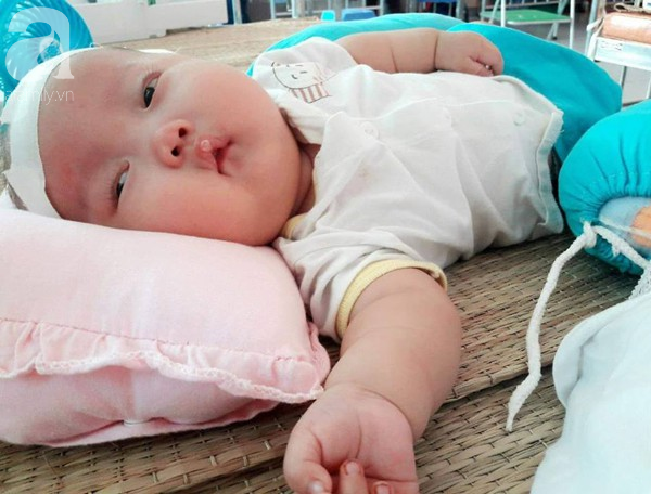 nguoi me tre quy goi xin nha hao tam cuu con bi nao ung thuy con em co co hoi duoc song roi