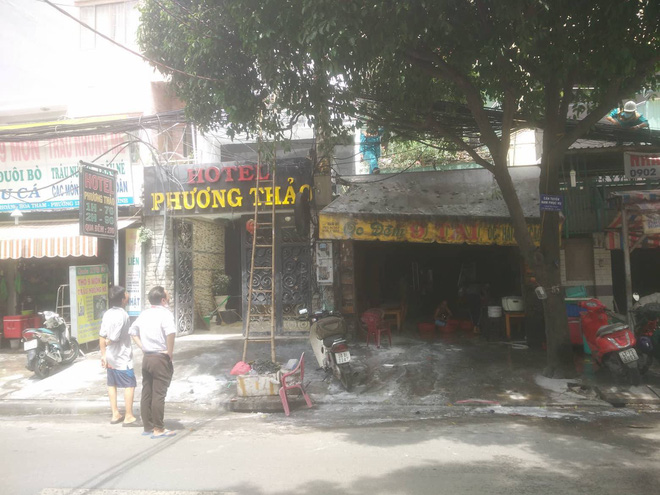 tp hcm cot dien gan quan com chay du doi khach chua kip an voi bo chay thuc mang