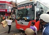 bang qua duong dot ngot nguoi dan ong bi xe khach keo le hon 10m o buon ma thuot