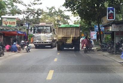 hue xe ben cho dat da chen chuc qua cau yeu dan va du khach to tim