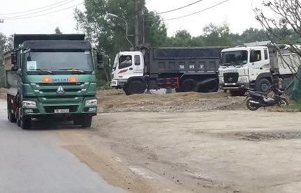 hue xe ben cho dat da chen chuc qua cau yeu dan va du khach to tim