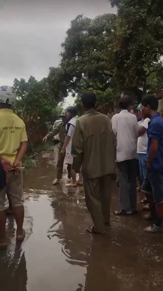 hung yen nghi an doi vo chong bi doi tuong bit mat xong vao nha dam tu vong