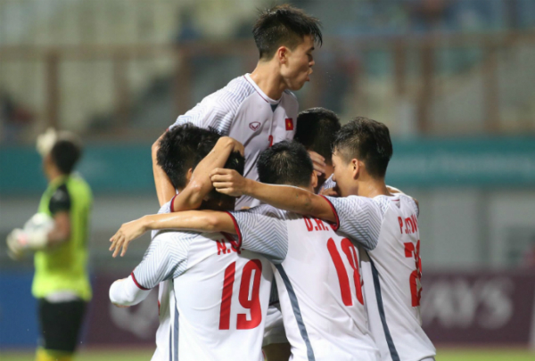 vong 18 asiad 2018 olympic viet nam thang tien thai lan ngam ngui chia diem