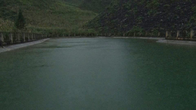 ha giang hai vo chong nhay xuong ho cuu 2 thieu nien duoi nuoc ca 4 deu tu vong