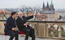 thuong nhan bi an trong doan thap tung ong tap va tuyen bo hau thuan tq o troi au cua sec