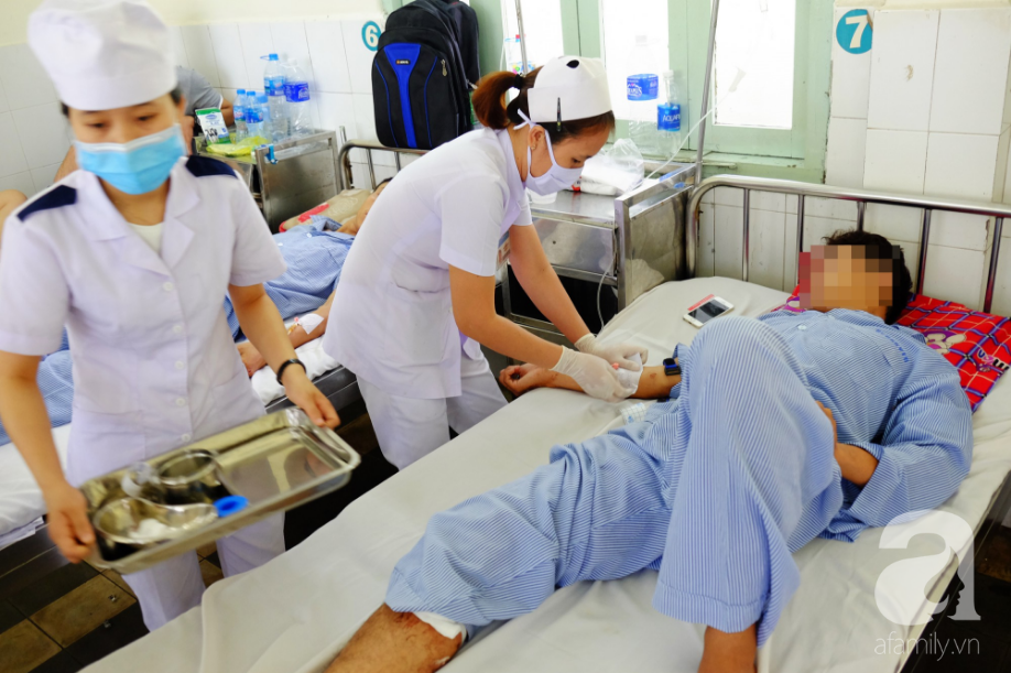tphcm dang cap cuu nguoi gap tai nan nu dieu duong bi ban cua benh nhan dung hung khi dam rach vai