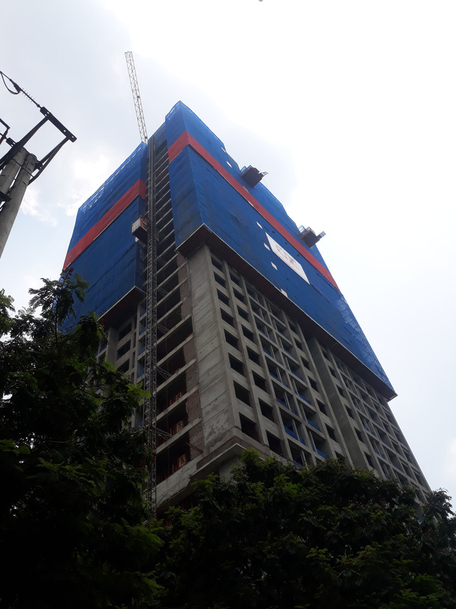 ha noi dut cap cau thap cong trinh cao oc 39 tang vat lieu xay dung roi tu do cao hang chuc met lam do sap nha dieu hanh