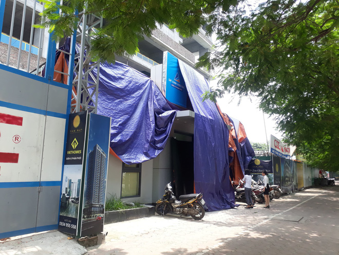 ha noi dut cap cau thap cong trinh cao oc 39 tang vat lieu xay dung roi tu do cao hang chuc met lam do sap nha dieu hanh