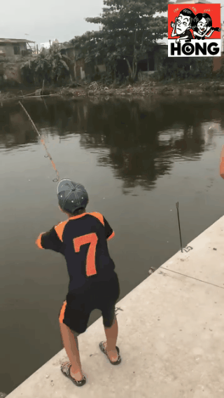 can thu 10 tuoi keo thanh cong con ca bu gan bang nguoi