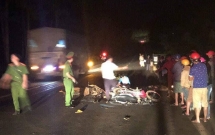 hai xe may doi dau kinh hoang trong dem 2 thanh nien 9x tu vong 1 nguoi nguy kich