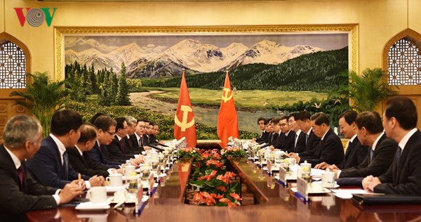 ong tap can binh tiep thuong truc ban bi thu tran quoc vuong