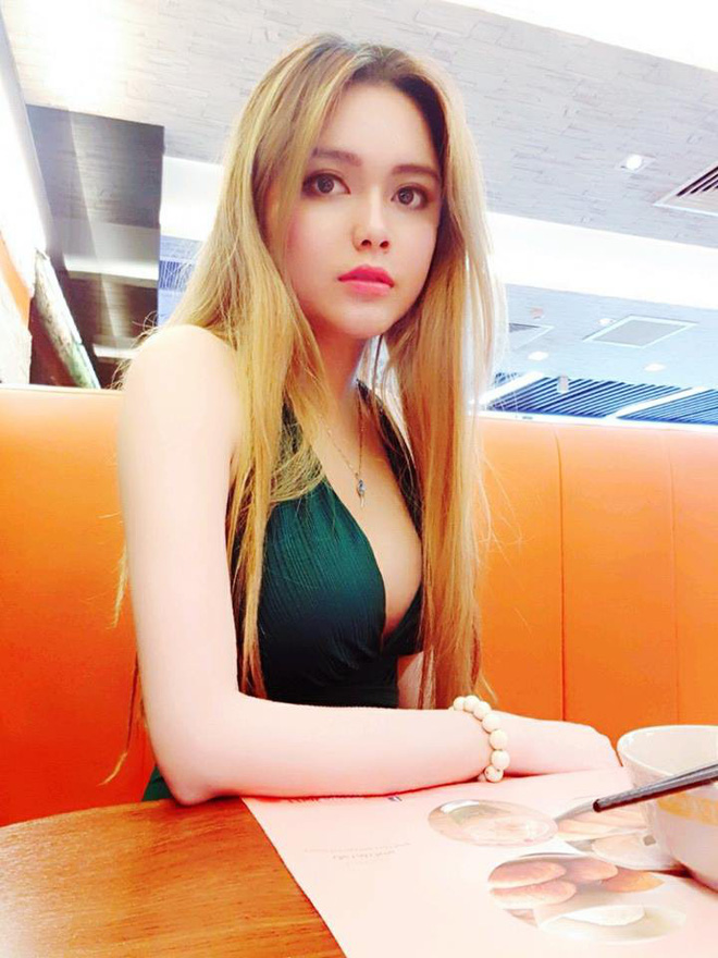 phuong cave quynh bup be tren phim goi cam la loi nhung ngoai doi la da nu dang gom