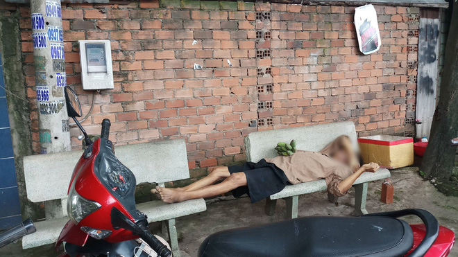 nguoi dan ong tu vong bat thuong tai ghe da tren via he o sai gon