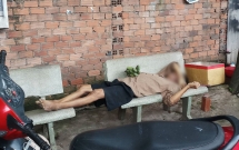 nguoi dan ong tu vong bat thuong tai ghe da tren via he o sai gon