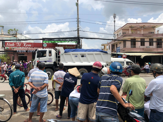 tphcm dap xe ve nha sau gio tan truong be gai lop 4 bi xe tai can tu vong