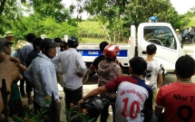 ha tinh be gai 16 thang tuoi bi xe cong trinh can tu vong nghi do chui vao gam xe choi tu truoc do