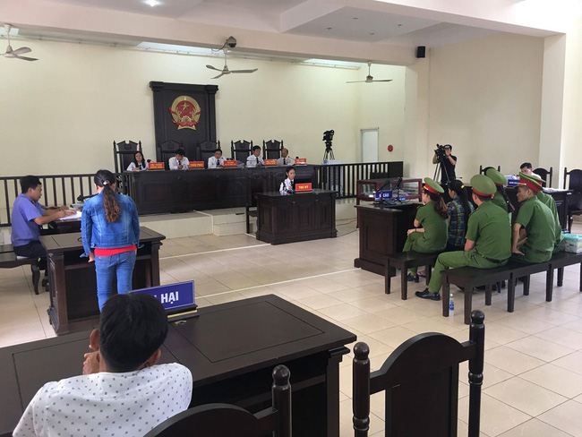 vu vo giet chong roi phan xac o binh duong an chung than cho nguoi vo me bi cao khoc nuc no tai toa