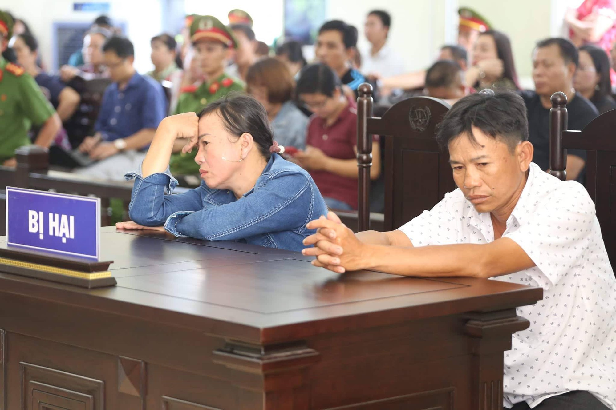 vu vo giet chong roi phan xac o binh duong an chung than cho nguoi vo me bi cao khoc nuc no tai toa