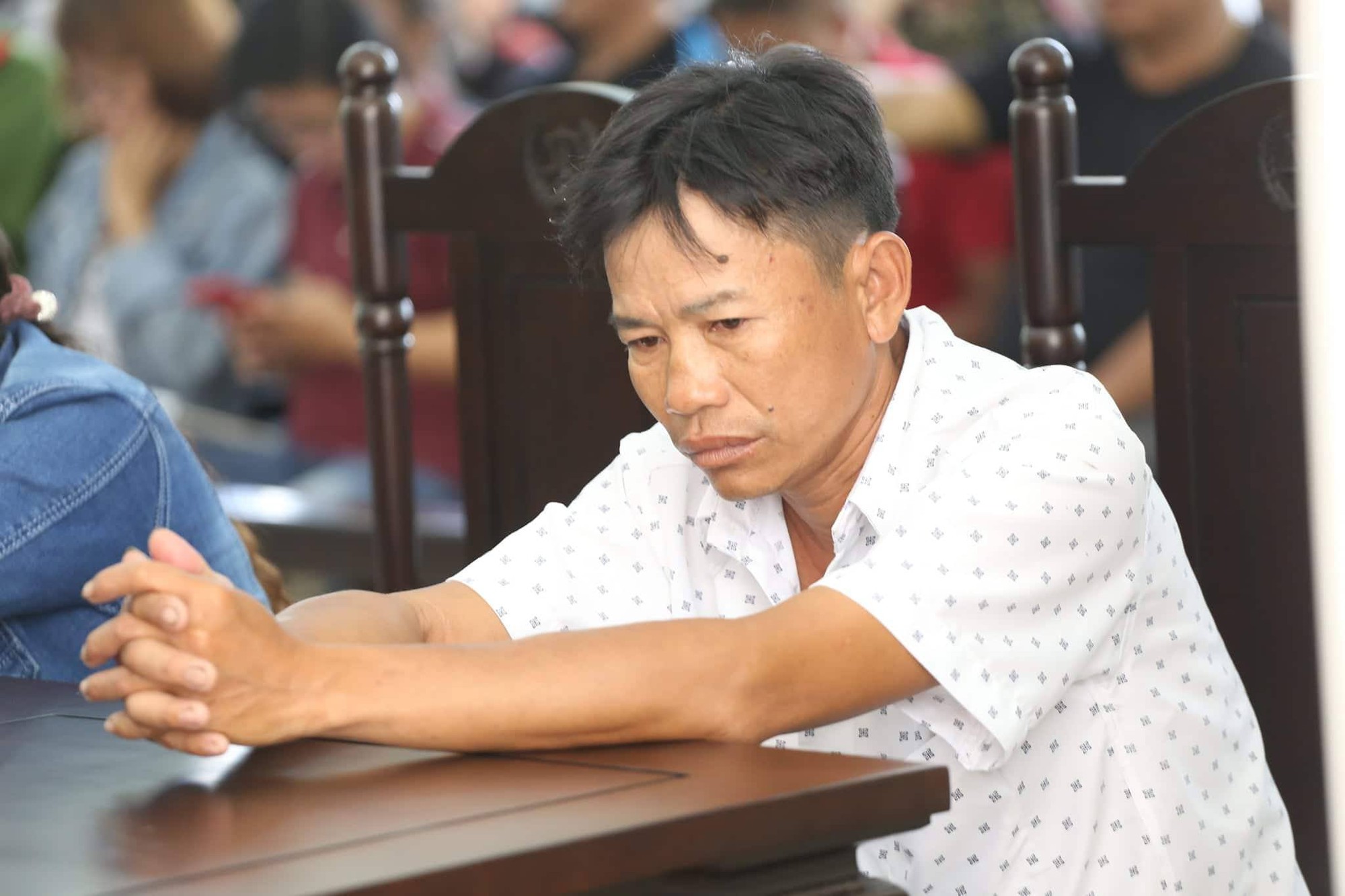 vu vo giet chong roi phan xac o binh duong an chung than cho nguoi vo me bi cao khoc nuc no tai toa