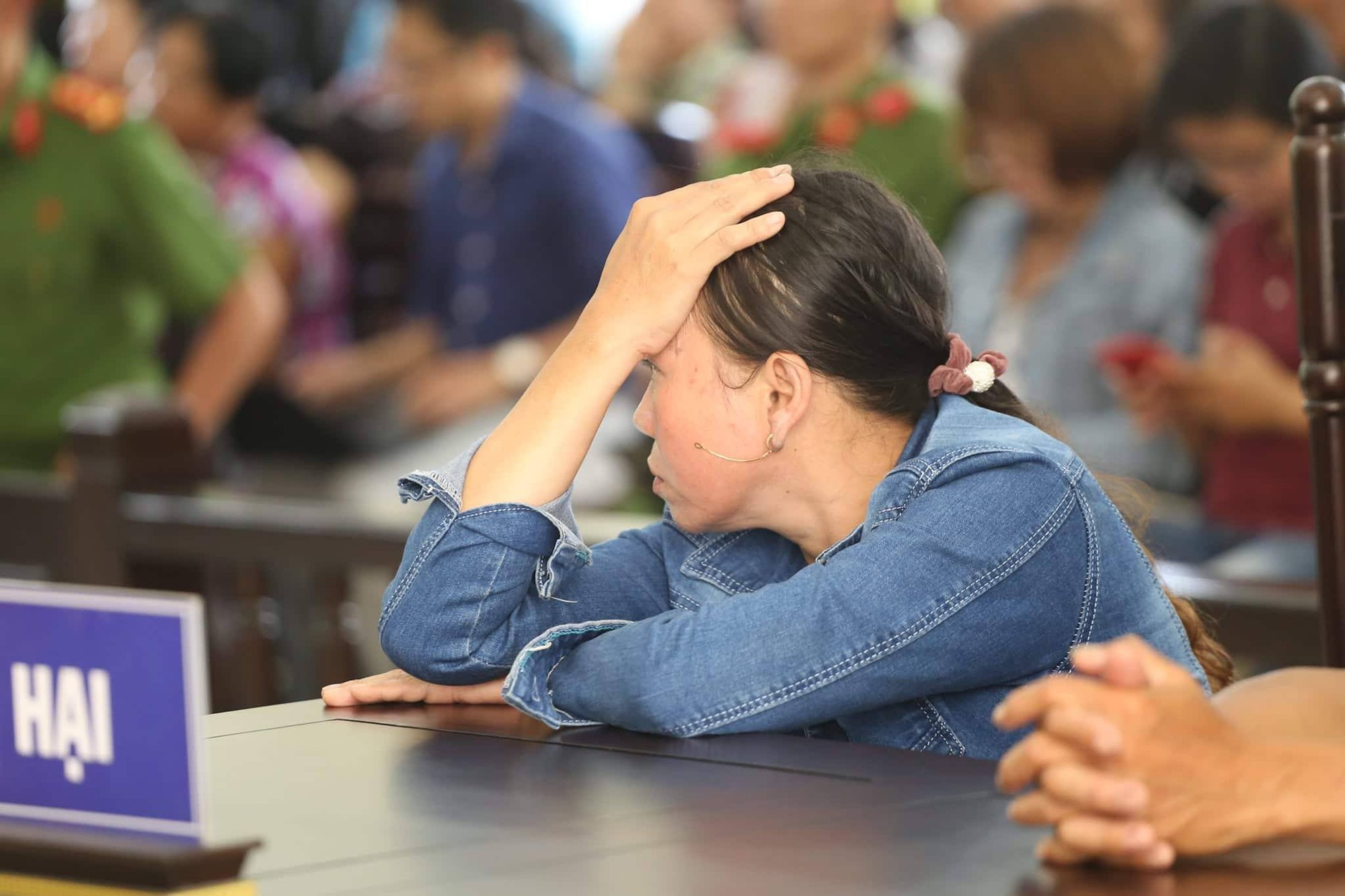 vu vo giet chong roi phan xac o binh duong an chung than cho nguoi vo me bi cao khoc nuc no tai toa