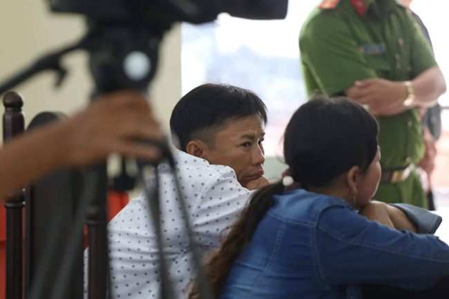 vu vo giet chong roi phan xac o binh duong an chung than cho nguoi vo me bi cao khoc nuc no tai toa