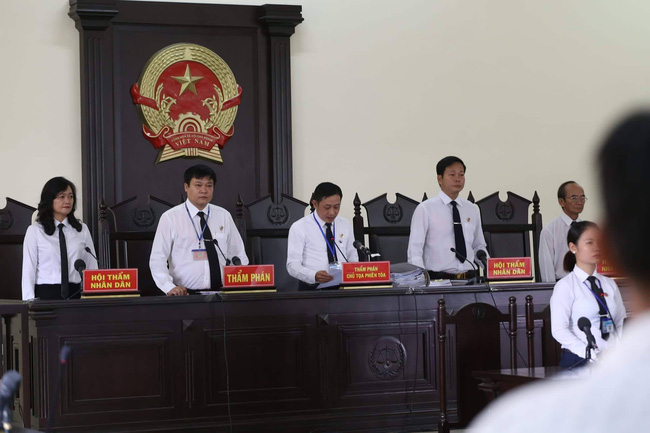 vu vo giet chong roi phan xac o binh duong an chung than cho nguoi vo me bi cao khoc nuc no tai toa