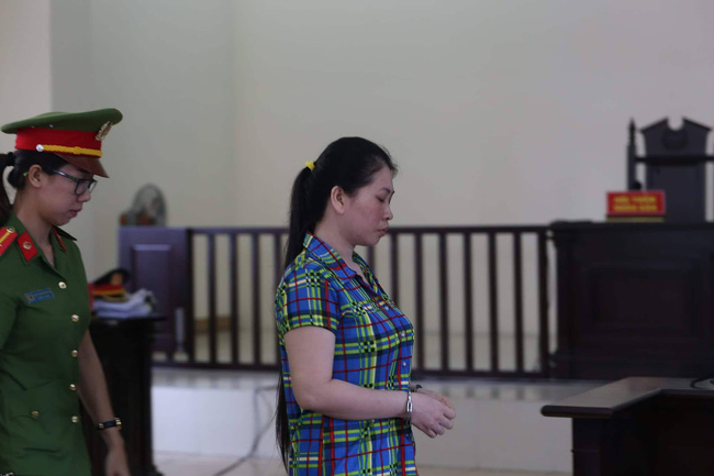 vu vo giet chong roi phan xac o binh duong an chung than cho nguoi vo me bi cao khoc nuc no tai toa