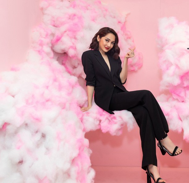 bao anh dien vest nam tinh tu tin do sac cung loat my nhan viet